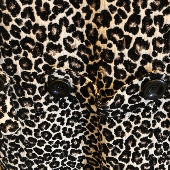 Mid-Waist button down embroidered jacket - Picture 4 of 9